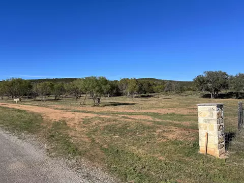 901 Escalar Dr, Kingsland, TX 78609