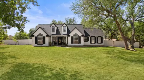 280 Stonegate Dr, Johnson City, TX 78636