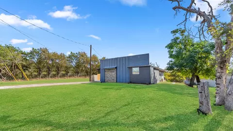 111 W Lakeshore Dr, Sunrise Beach, TX 78639