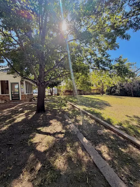 Exterior - 801 Hickory St, Llano, TX 78643 photo 7 of 8
