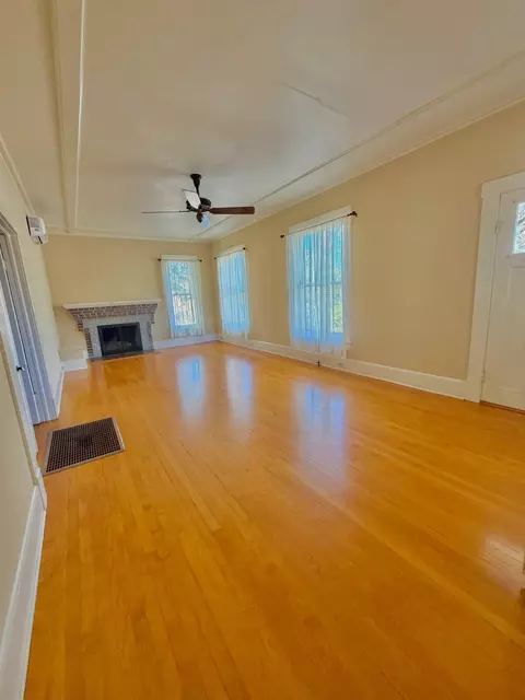 Living - 801 Hickory St, Llano, TX 78643 photo 2 of 3