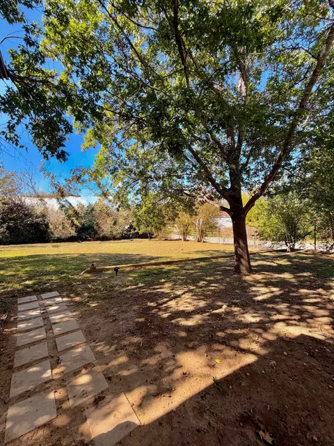 Exterior - 801 Hickory St, Llano, TX 78643 photo 6 of 8
