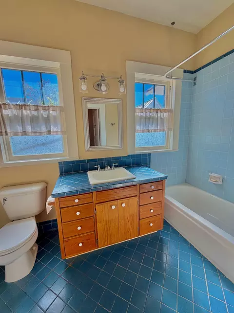 Bath - 801 Hickory St, Llano, TX 78643 photo 1 of 2