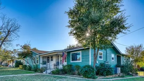 901 Wright St, Llano, TX 78643