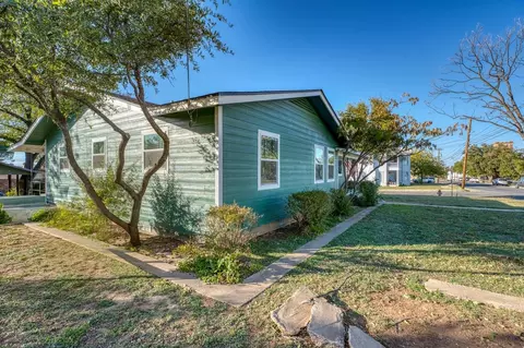 901 Wright St, Llano, TX 78643 photo 2
