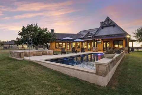 901 Crown Ln, Burnet, TX 78611