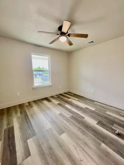 806 E Brown St, Llano, TX 78643 photo 7