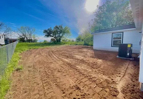 806 E Brown St, Llano, TX 78643 photo 10