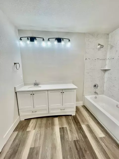 806 E Brown St, Llano, TX 78643 photo 6