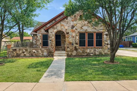 206 E Sandstone, Llano, TX 78643