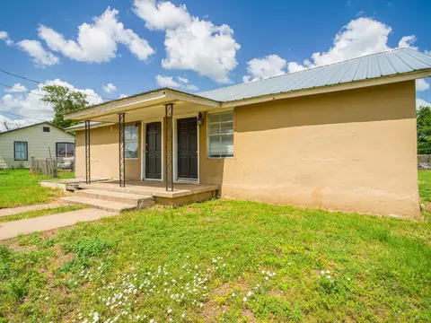 1004 Avon Ave, Llano, TX 78643