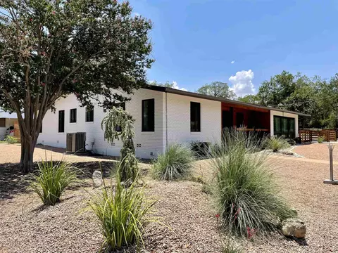 206 E Wallace St, Llano, TX 78643