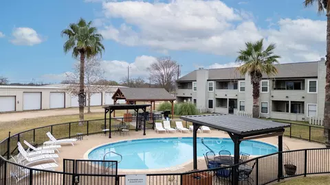 604 Highcrest Apt 213 Dr, Granite Shoals, TX 78654