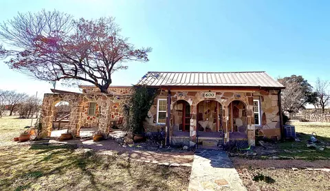 600 W Railway St, Lometa, TX 76853