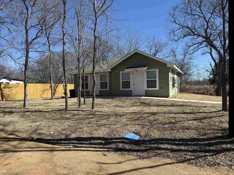 1704 E 3rd St, Lampasas, TX 76550 photo 2
