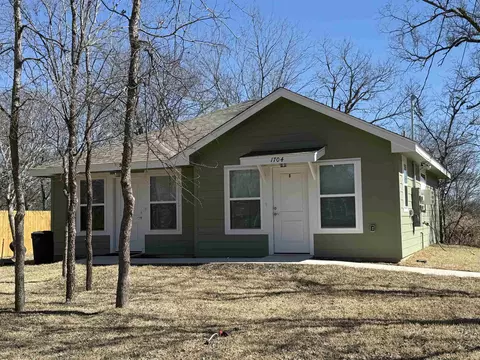 1704 E 3rd St, Lampasas, TX 76550
