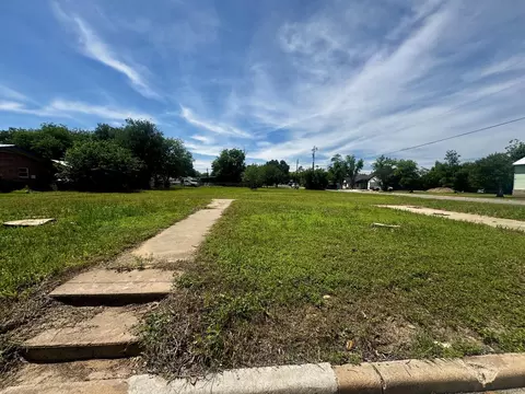 1300 E Sandstone, Llano, TX 78643