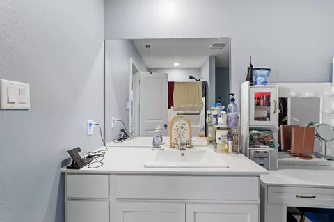 Bath - 320 Bertram Oaks Dr, Bertram, TX 78605 photo 2 of 2