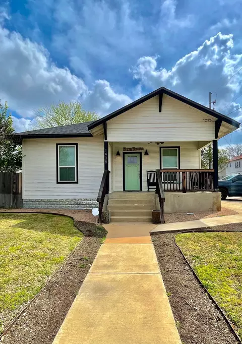 1408 Ford St, Llano, TX 78643