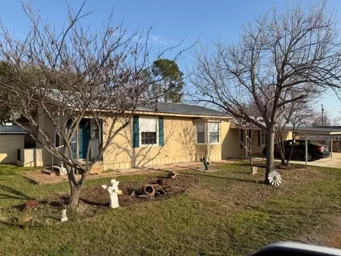 200 Willow Red Bud St, Tow, TX 78672