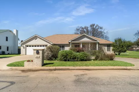104 Firestone Pl, Meadowlakes, TX 78654