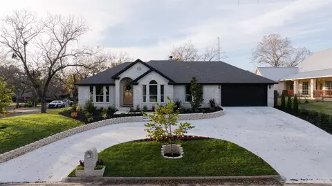270 Chaparral St, Meadowlakes, TX 78654