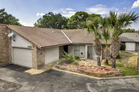 100 Bay Point Dr, Horseshoe Bay, TX 78657