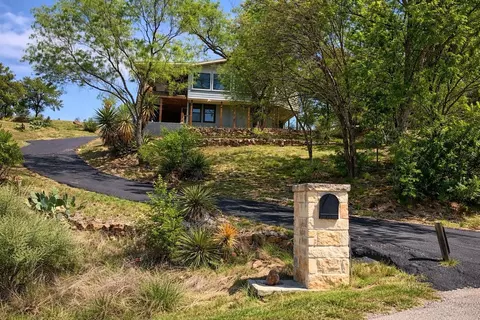 876 Sandy Mountain Dr, Sunrise Beach, TX 78643