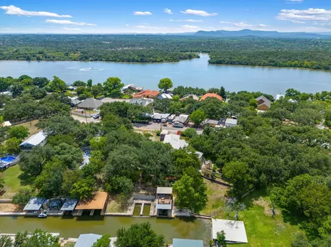 523 Cr 136a, Kingsland, TX 78639