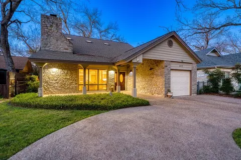 402 Meadowlakes Dr, Meadowlakes, TX 78654