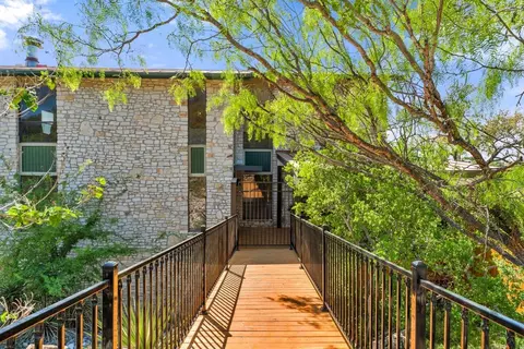 100 Semi Cir, Horseshoe Bay, TX 78657