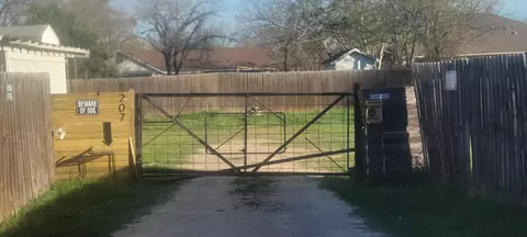 207 Munro St, Liberty Hill, TX 78642