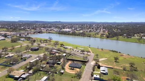 408 W Tarrant St, Llano, TX 78643