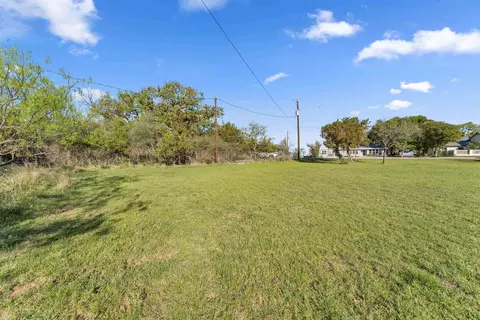 Exterior - 515 E Island Dr, Bluffton, TX 78607 photo 8 of 10