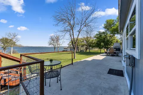 Exterior - 515 E Island Dr, Bluffton, TX 78607 photo 4 of 10