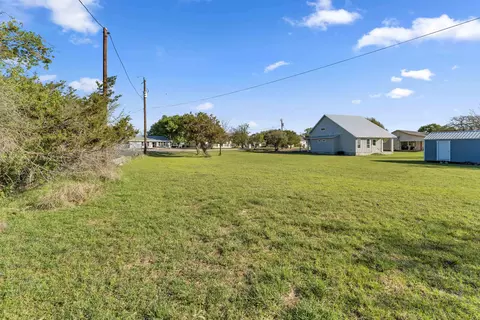 Exterior - 515 E Island Dr, Bluffton, TX 78607 photo 10 of 10