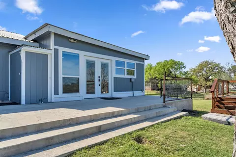 Exterior - 515 E Island Dr, Bluffton, TX 78607 photo 3 of 10