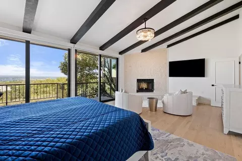 Bedroom - 1200 Thataway, Horseshoe Bay, TX 78657 photo 4 of 5