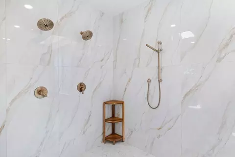Bath - 1200 Thataway, Horseshoe Bay, TX 78657 photo 5 of 7