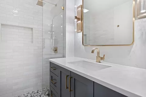 Bath - 1200 Thataway, Horseshoe Bay, TX 78657 photo 6 of 7