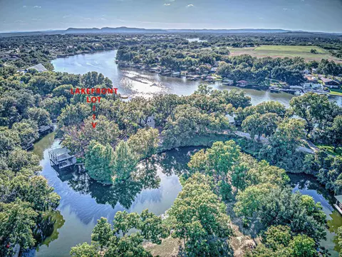 1336 S Lakeside Dr, Kingsland, TX 78639