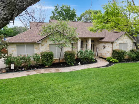 267 Meadowlakes Dr, Meadowlakes, TX 78654