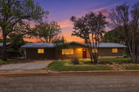 1309 E Brown St, Llano, TX 78643