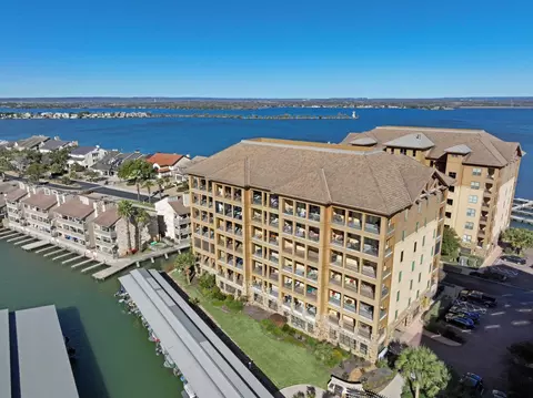 1000 The Cpe #33, Horseshoe Bay, TX 78657