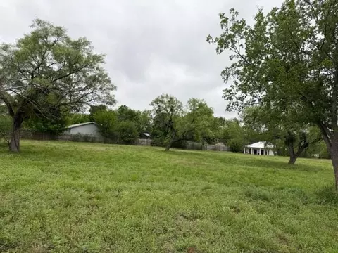 400 E Wallace St, Llano, TX 78643