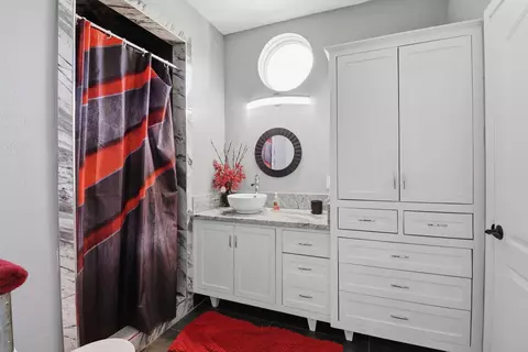 Bath - 1204 S Gabriel Dr, Leander, TX 78641 photo 3 of 4