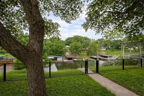 120 Highline Cutoff Dr, Kingsland, TX 78639