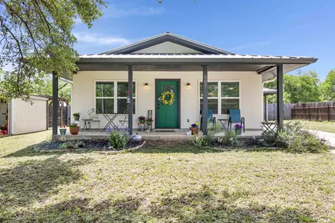 501 E Ash Dr, Johnson City, TX 78636