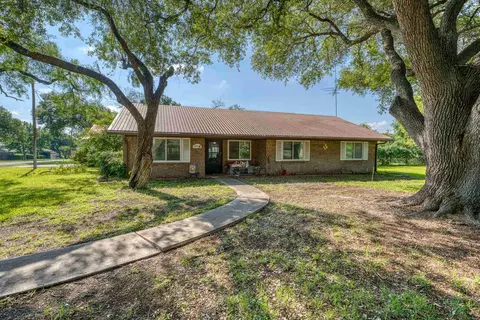 300 Redbird St, Highland Haven, TX 78654