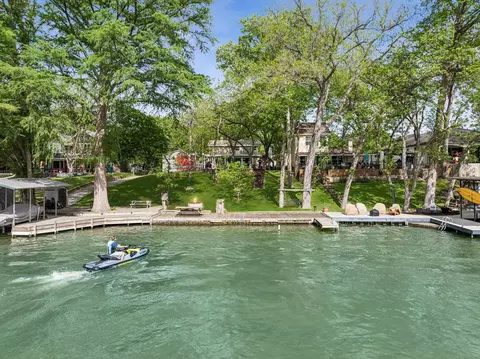 723 E Zipp Rd, New Braunfels, TX 78130